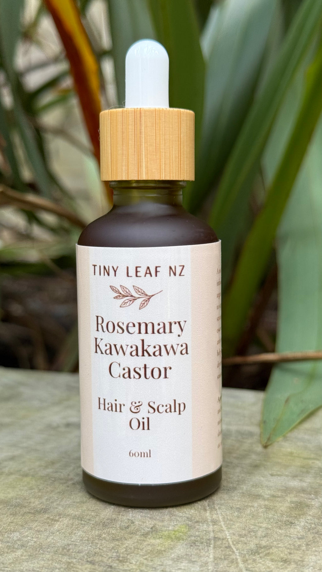 Hinu Rosemary me te Huruhuru Kawakawa mō te Kiri | Maimoatanga Kiri maori o Aotearoa