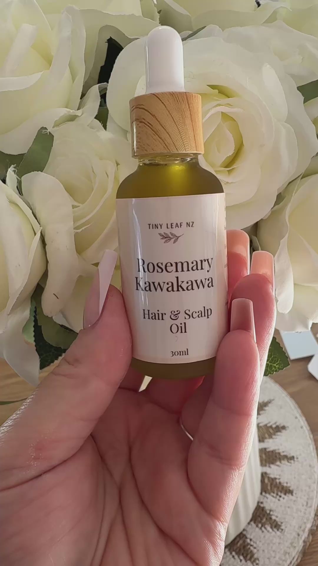 Hinu Rosemary + Kawakawa mō te Makawe me te Kiri me te Paraihe Mirimiri